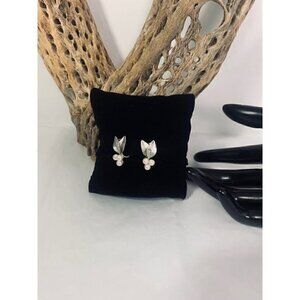 Vintage Krementz Silver Tone Leaves Cultured Pearls Earrings